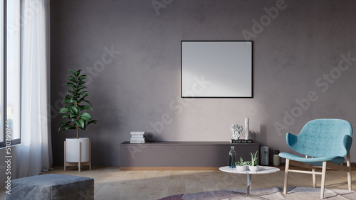 Stanza con poltrona arredata con luce naturale