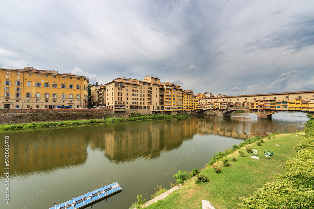 Florence downtown, the River Arno and the famous Ponte Vecchio (Old Bridge), UNESCO world heritage site, Tuscany Italy, Europe.