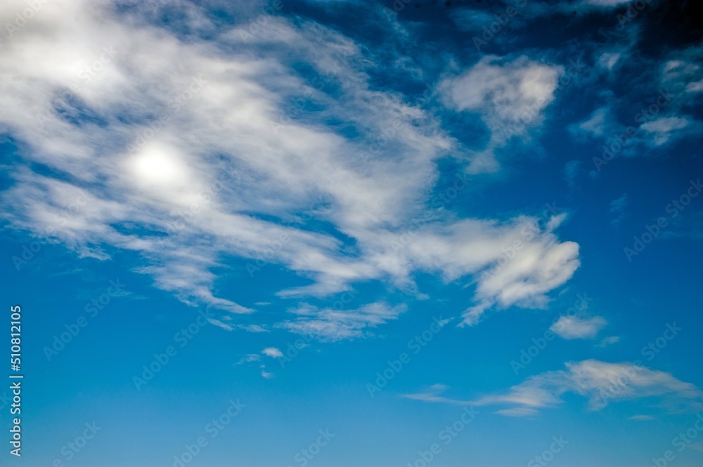 In the blue sky, beautiful white clouds float