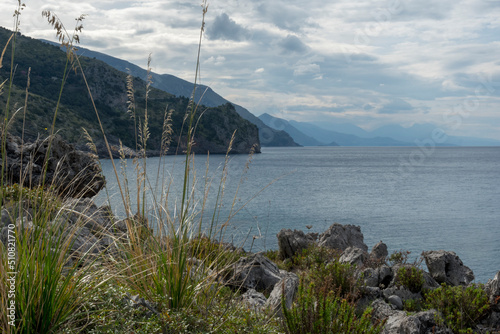 Veduta del golfo di Policastro e della costa tirrenica dagli scogli nei pressi di Sapri