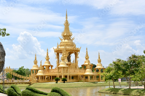 Buddha stupa, pagoda and relics have important meanings that respect people, places or things that should be worshiped.