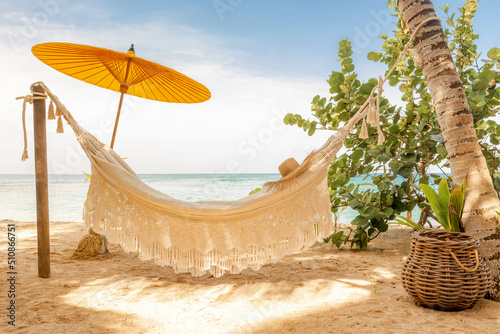Fototapeta Naklejka Na Ścianę i Meble -  Hammock in the beach