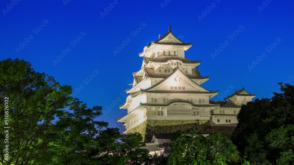 Crescent moon sets over Himeji Castle as lights come on in early evening Crescent moon sets over Himeji Castle as lights come on in early evening