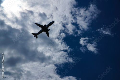 青空と雲と飛行機