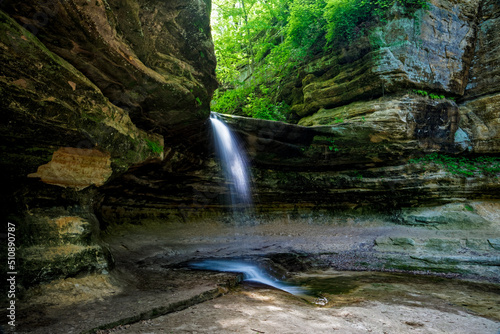 Tablou canvas waterfall @ starved rock state park, Illinois