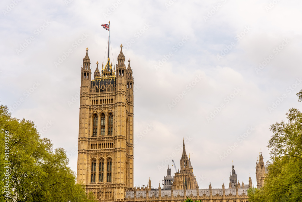 Fototapeta premium View of Houses of Parliament in London on the banks of the Thames. High quality photo