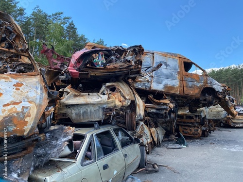 Many casualties and burned cars after missiles in war