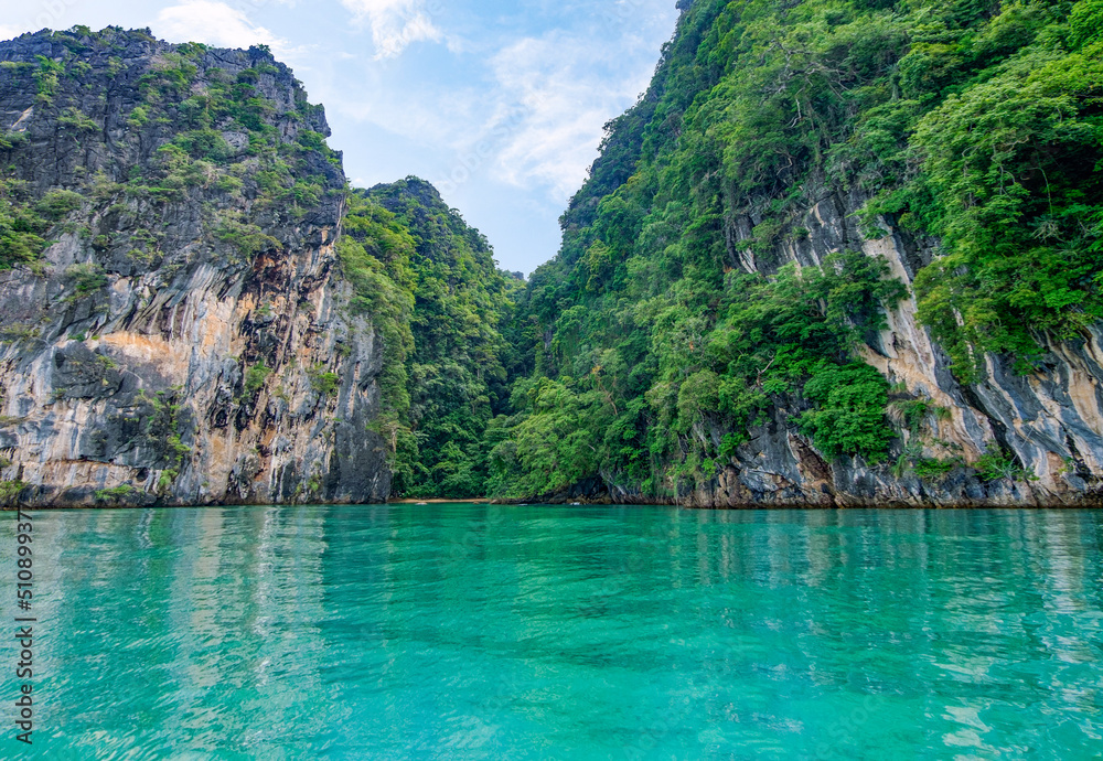Green waters and islands Beautiful bays in Thailand. Green waters and islands Beautiful bays in Thailand.