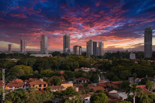 Asuncion mit rotem himmel, Paraguay,
südamerika, stadtlandschaft, skyline,
 photo