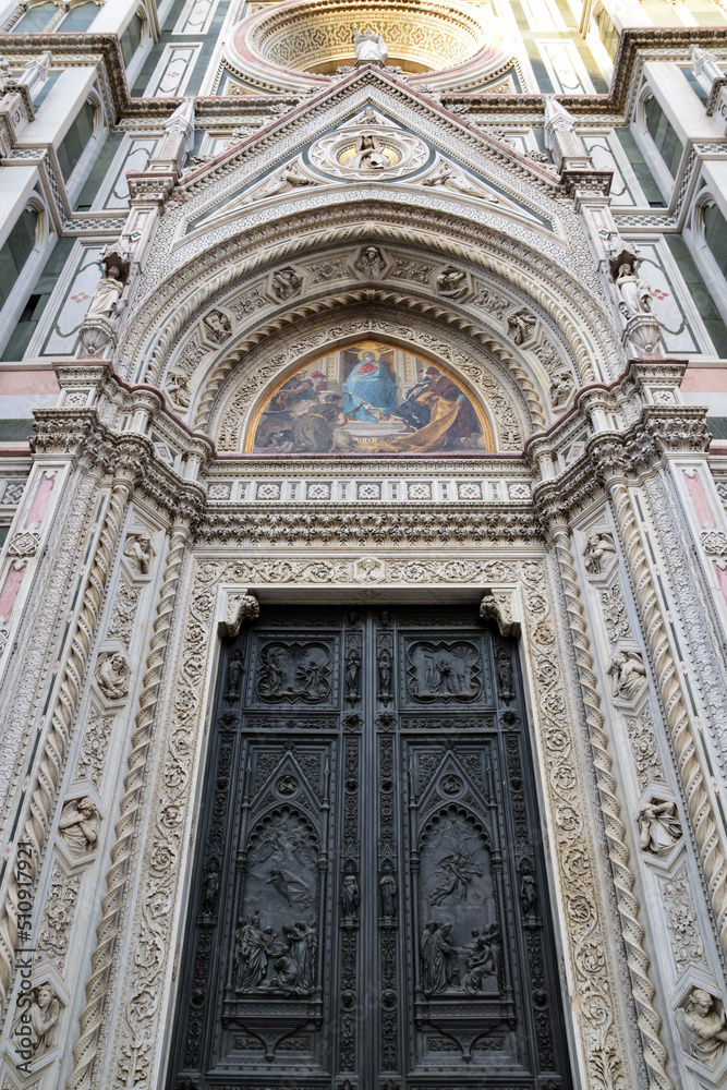 Door of duomo in Firenze 