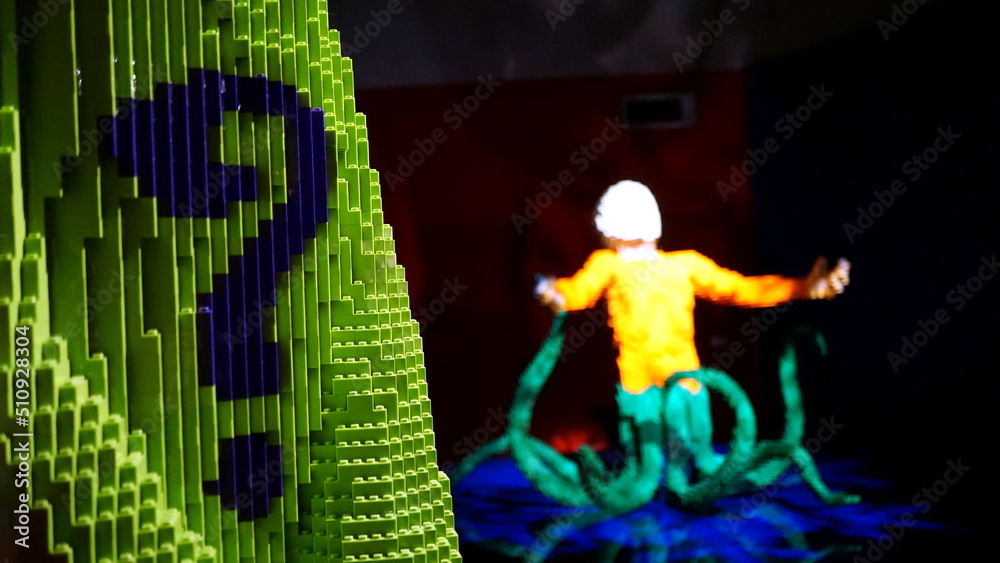THE RIDDLER made with Lego bricks by Nathan Sawaya of The Art of the ...