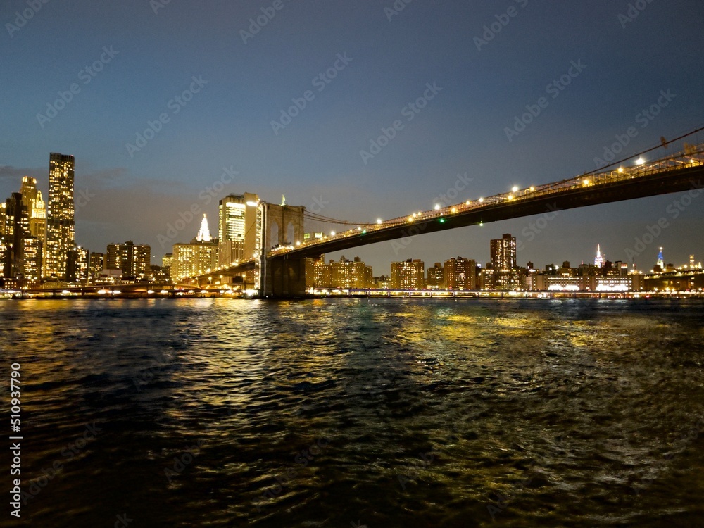 Fototapeta premium Brooklyn by night