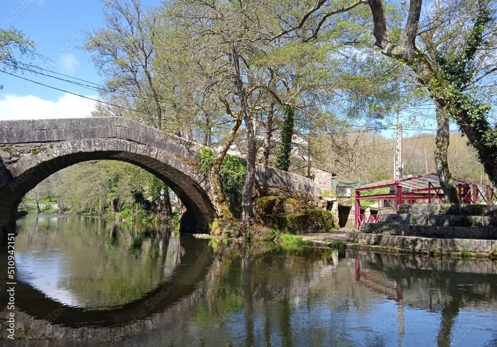 Puente romano sobre el río Arnoia en Baños de Molgas, Galicia