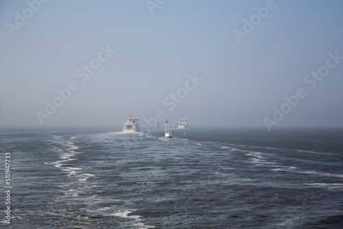 Boote  F  hre am Meer  Nordsee beim Nebel