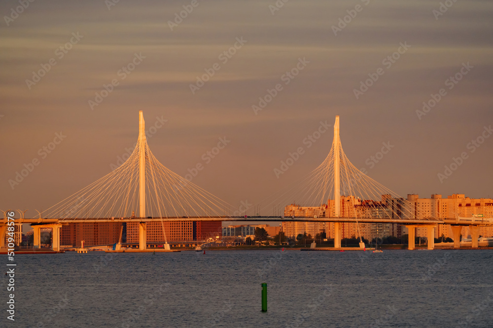 Obraz premium Sailing boats in the background of the new cable stayed bridge in sunset