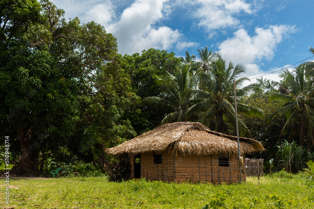 Casa de pau a pique coberta de palha em Guimarães, Maranhão - Brasil