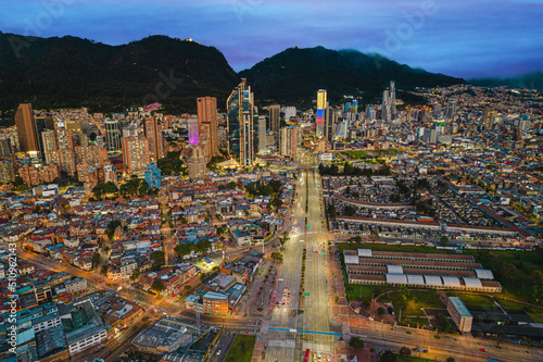 Obraz na płótnie Paisaje urbano del centro de la ciudad de Bogotà, capital de Colombia, pais lationamericano. w salonie