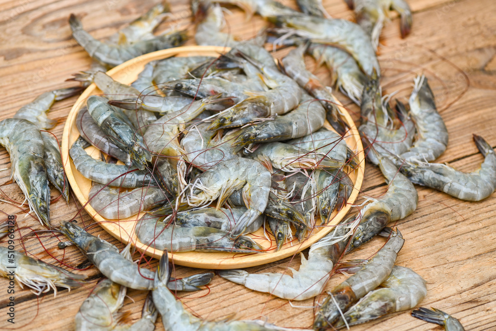 raw shrimp on wooden plate and shrimps background for cooking, close up fresh shrimps or prawns, seafood shelfish