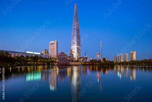 Songpa Naru Park and Seokchonhosu Lake at night