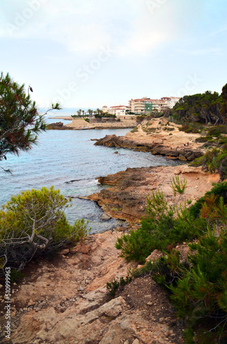 la costa Mediterránea en L´Ametlla de Mar, Tarragona, España
