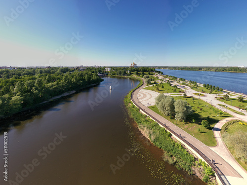 Panoramic drone views of city blocks, recreation parks and the Yaroslavl embankment © константин константи