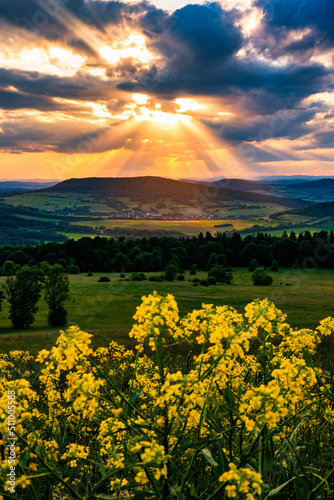 Sonnenuntergang, Abendrot, Wolken, Rhön, Hessen, Bayern, Thüringen, Sonne, Abendstimmung, Blumenwiese, Raps