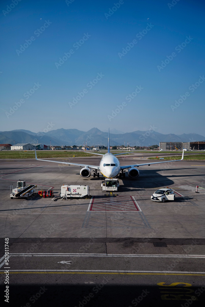 Image of a plane in the airport on a sunny day