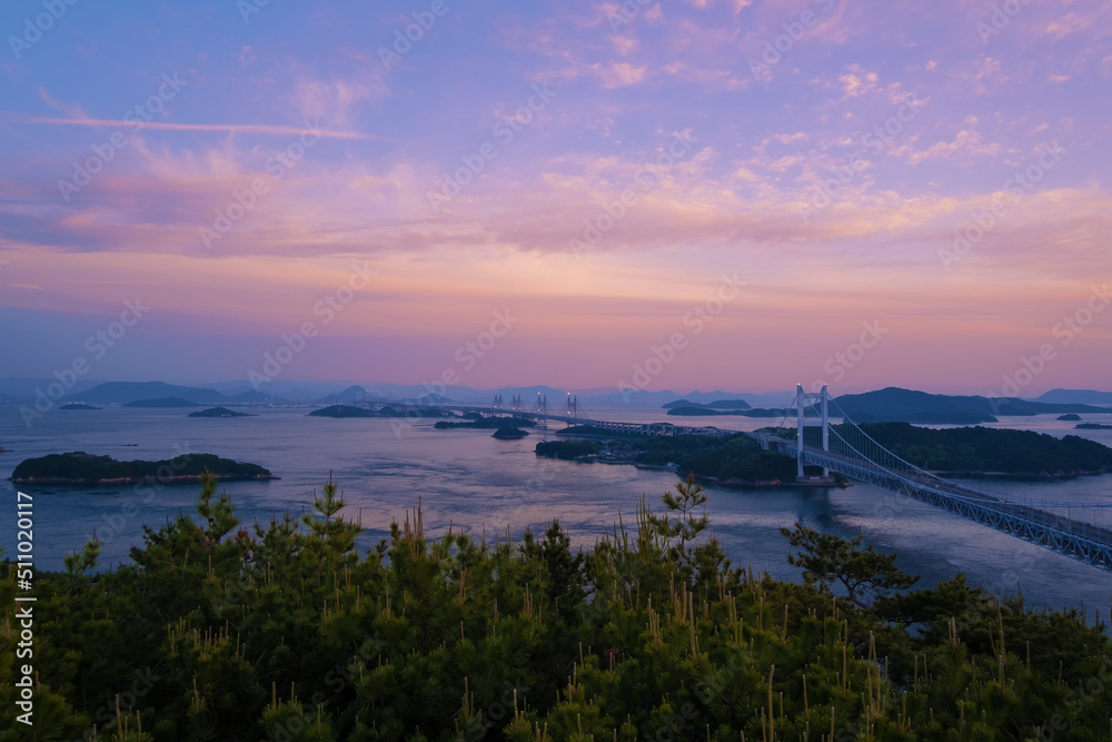 瀬戸大橋と夕焼け　鷲羽山からの眺め　岡山県