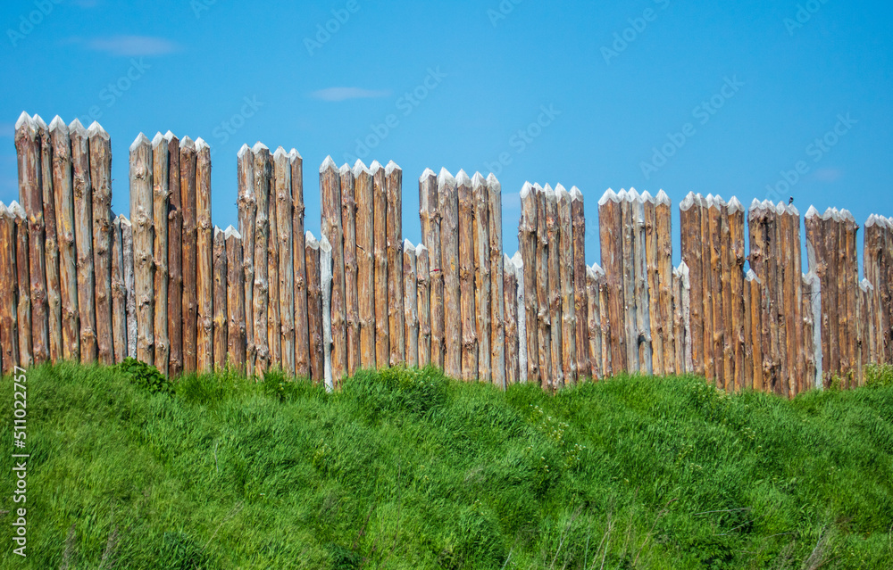 Obraz premium Wooden fence against the sky.