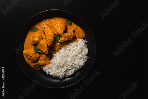Pollo Tika Massala con arroz basmati. Comida india
