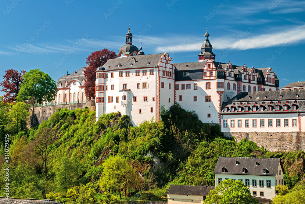 Das Weilburger Schloss über der Lahn, Hessen, Deutschland