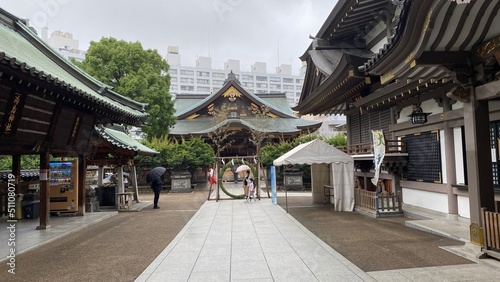 Established in 458, “Yushima Tenmangu” shrine on the days of purification ceremonial month, with the ring of “Chigaya” (plant grass) that we go under as rituals before giving prayers. Photo taken 202