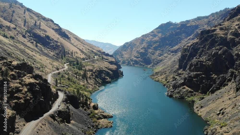 Hell's Canyon and Snake River Reservoir bordering Idaho and Oregon (4k) Hell's Canyon and Snake River Reservoir bordering Idaho and Oregon (4k)