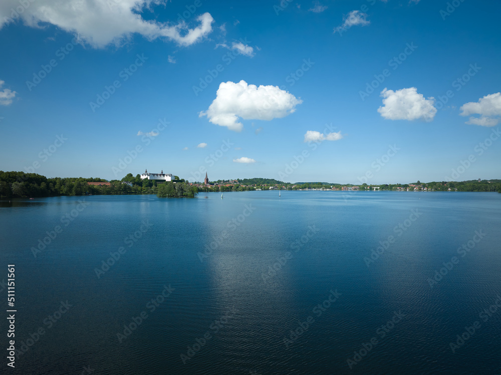 Großer Plöner See mit Schloß Plön und Stadt Plön Großer Plöner See mit Schloß Plön und Stadt Plön