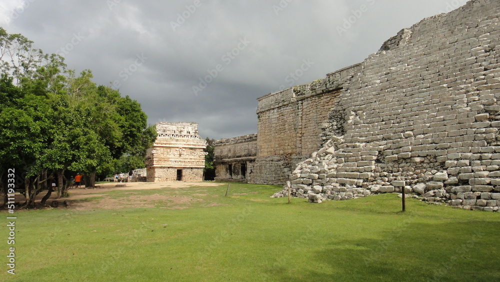 mayan city (chichenitza)