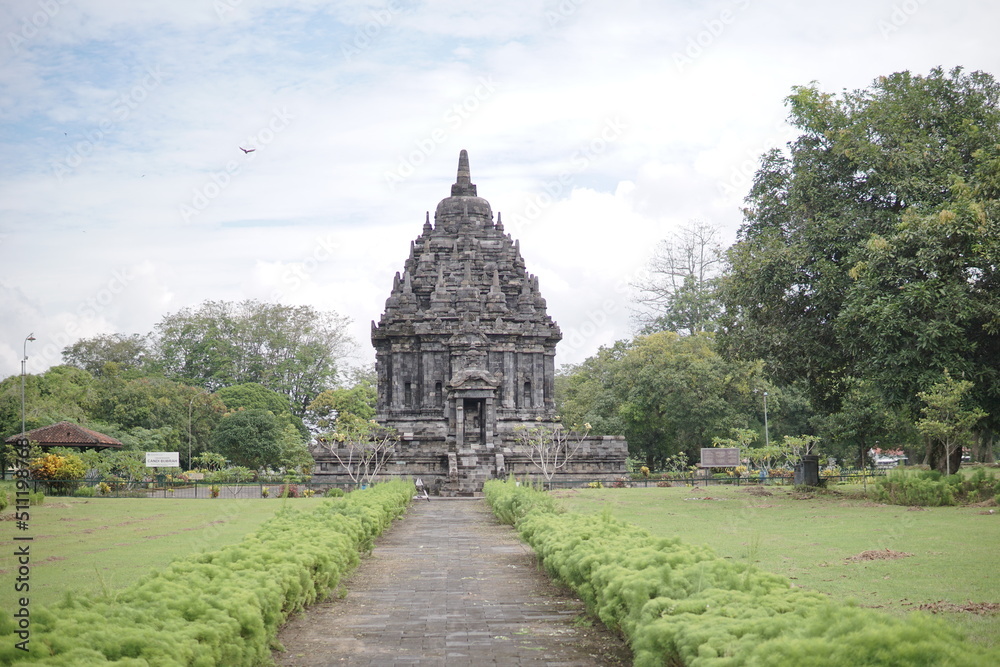 Traveling to Bubrah Temple, this temple is located in the Province of Central Java, Indonesia.
This temple was built in the 9th century by the Ancient Mataram Kingdom