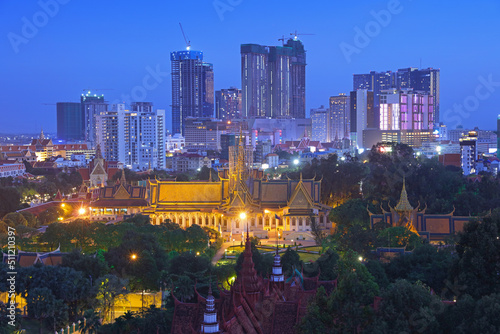 Obraz na plátne Phnom Penh Skyline with Royal Palace