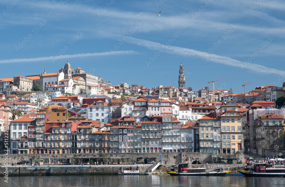 Blick auf Porto am Douro Flus von Gaia aus gesehen