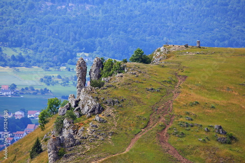 Das Walberla ist eine traumhafte Landschaft in der Fränkischen Schweiz photo