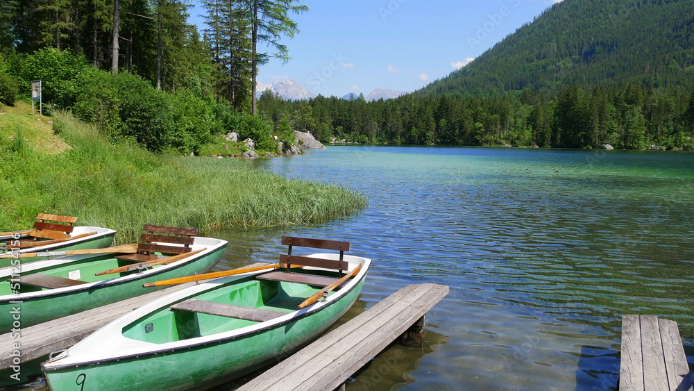 Ruderboote am türkisfarbenen Hintersee bei Ramsau (b. Berchtesgaden)