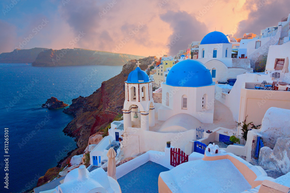 Sonnenuntergang auf der Insel Santorini, Griechenland - obrazy, fototapety, plakaty 
