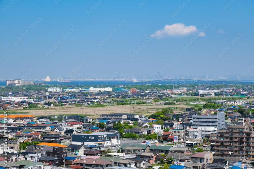 千葉県木更津市 太田山公園、きみさらずタワーから見える街並みと東京湾アクアライン