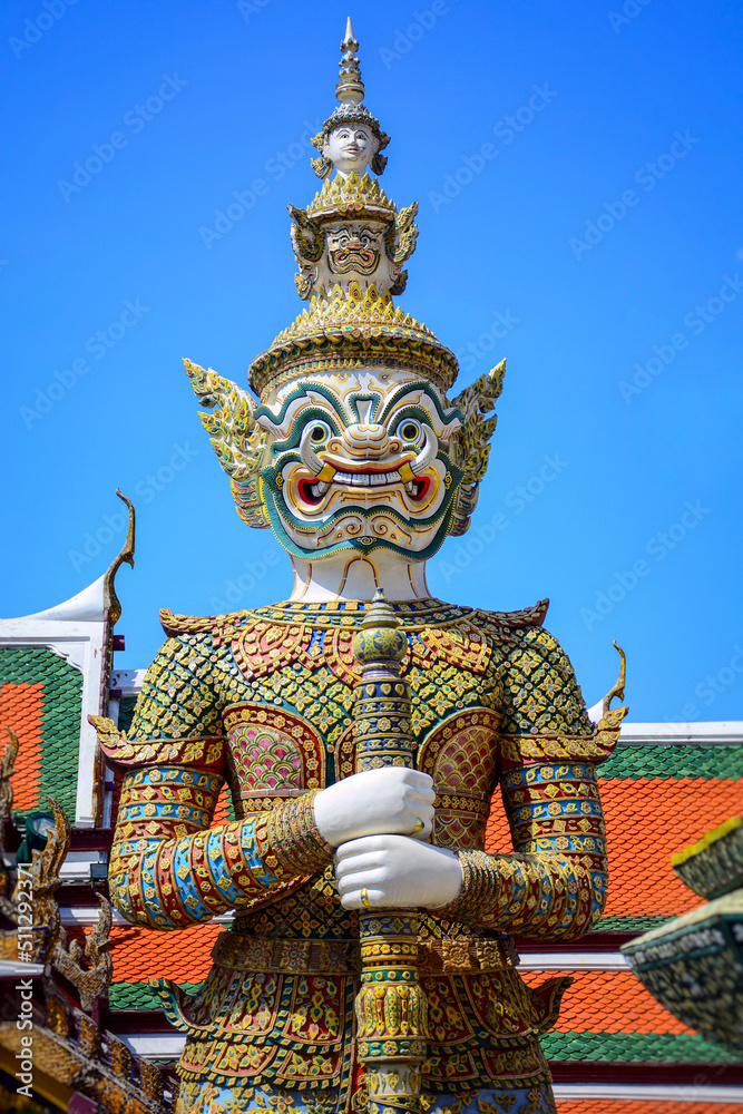 Fototapeta premium giant statue