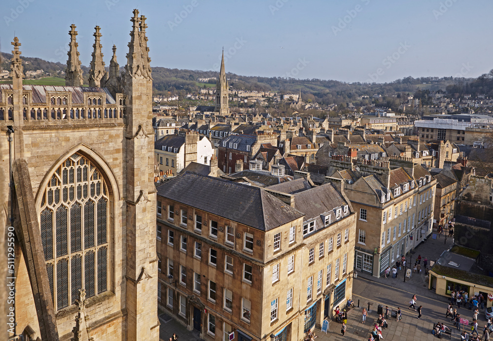 Obraz premium Elevated view of tourists and skyline around Bath Abbey in Bath, Somerset
