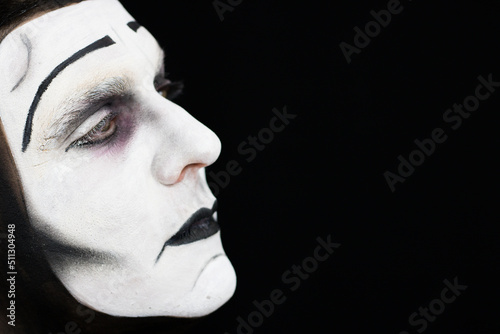 Billede på lærred Close-up portrait of mime performing in a black background