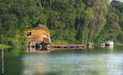 Foto Decrepit boathouse on the Pefferlaw river