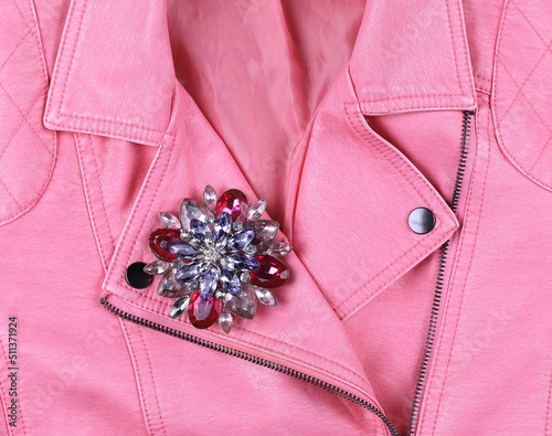 jewelry brooch on pink clothes Fototapet