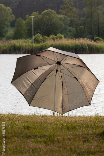 Obraz na płótnie Parasol nad jexiorem w salonie