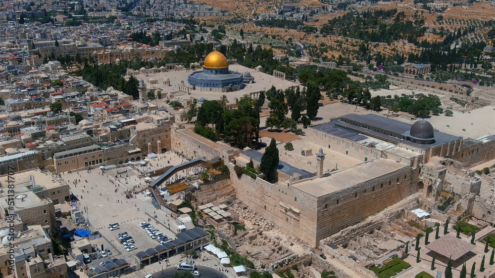 Fototapeta premium Western wall (kotel) and al Aqsa mosque, aerial,israel Drone and unique shot from Jerusalem in summer of 2022, the Kotel and al Aqsa mosque, israel