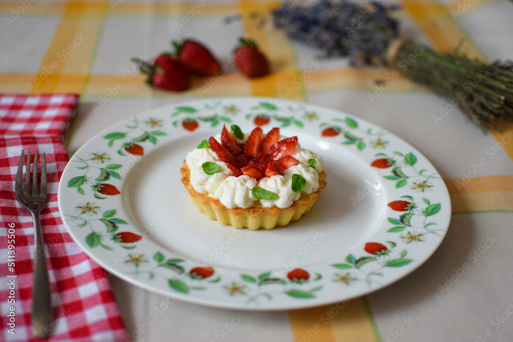 Strawberry Mini Tart With Mascarpone Filling And Almond Crust Strawberry Mini Tart With Mascarpone Filling And Almond Crust